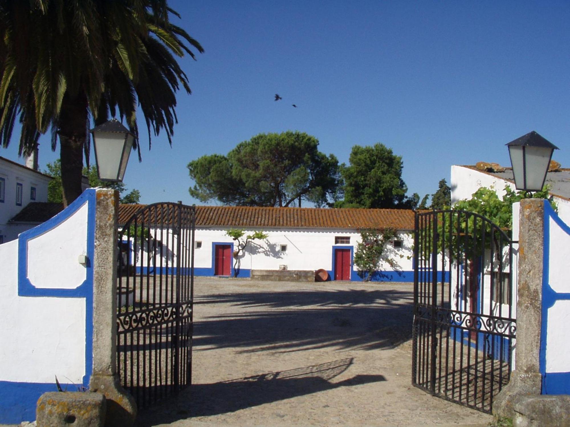 Monte Da Serralheira Agro Turismo Évora Dış mekan fotoğraf