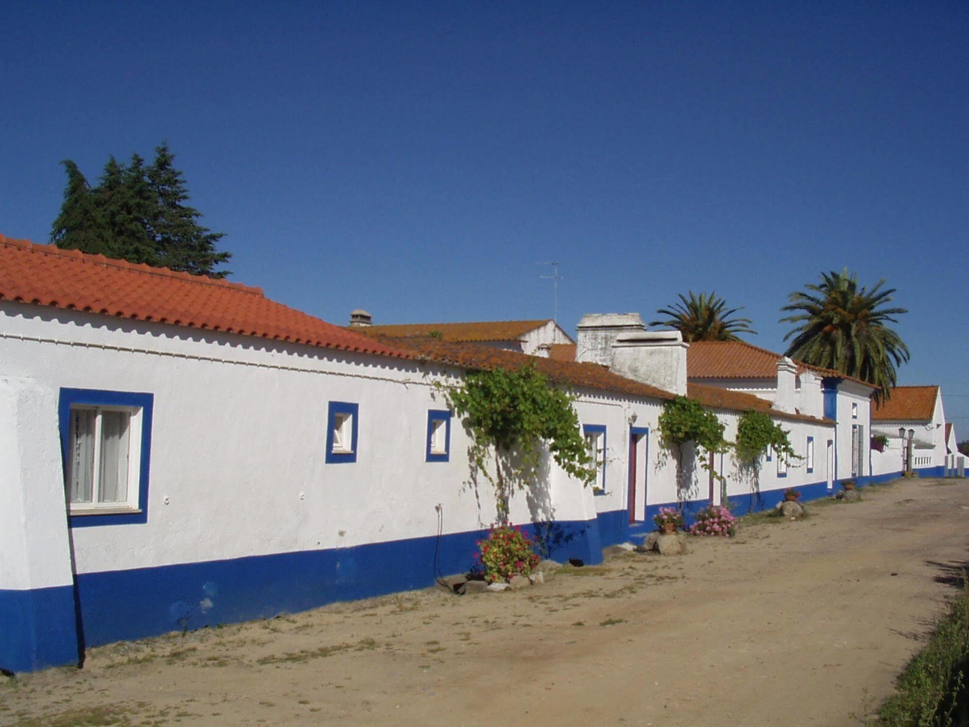 Monte Da Serralheira Agro Turismo Évora Dış mekan fotoğraf